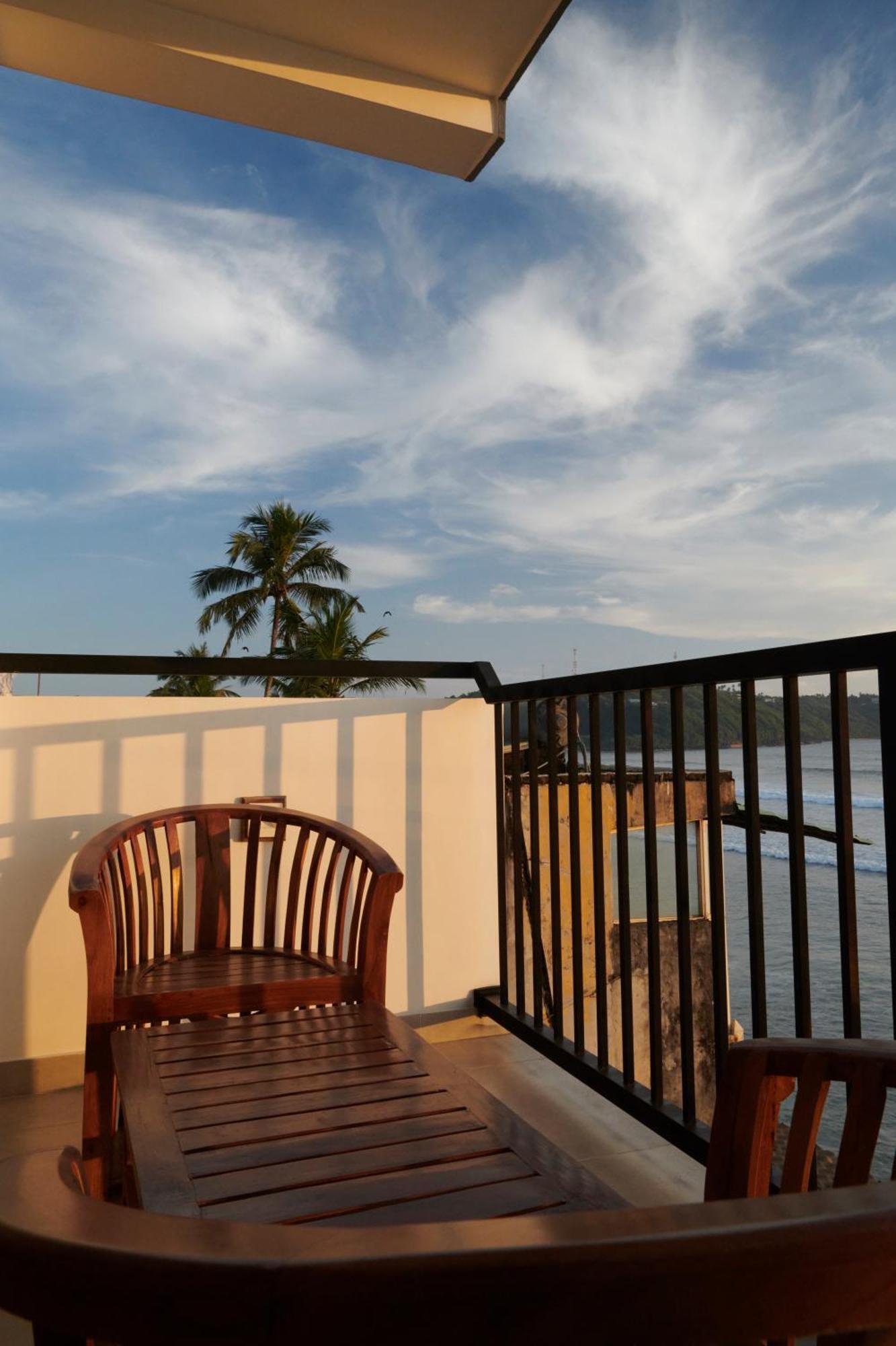 Kings Bay Beach Resort Гале Екстериор снимка