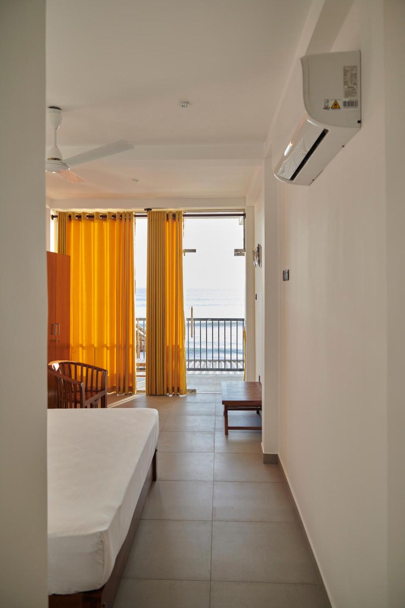 Kings Bay Beach Resort Гале Екстериор снимка