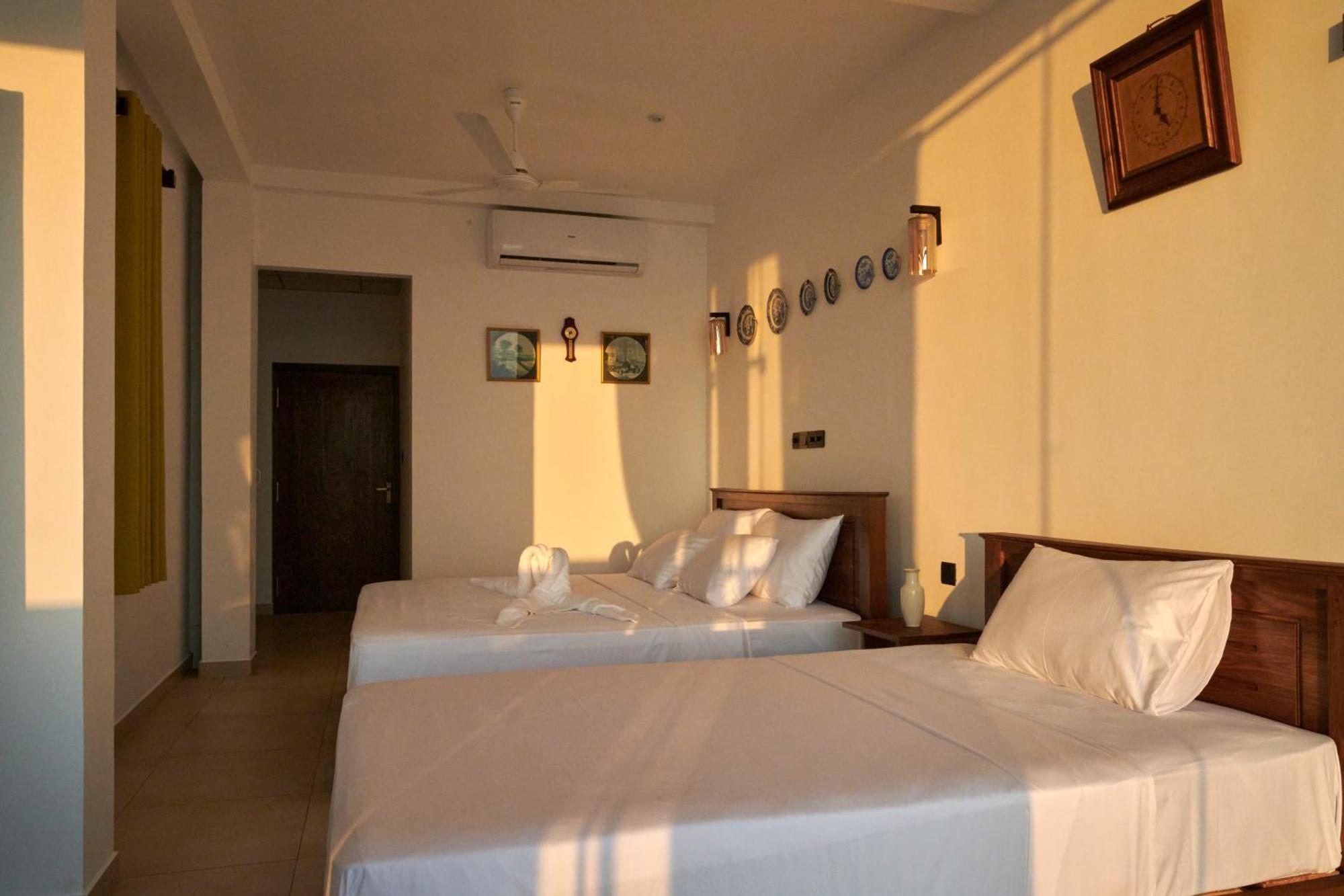 Kings Bay Beach Resort Гале Екстериор снимка