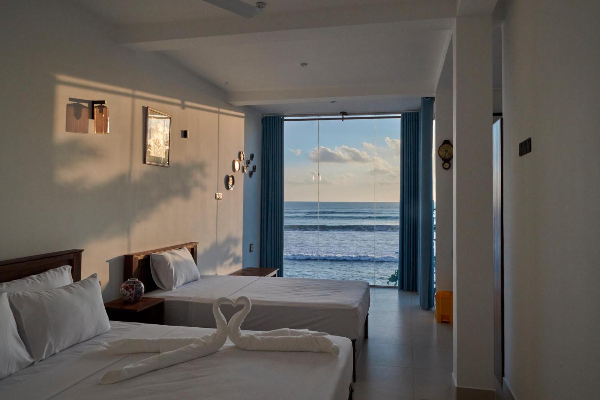 Kings Bay Beach Resort Гале Екстериор снимка