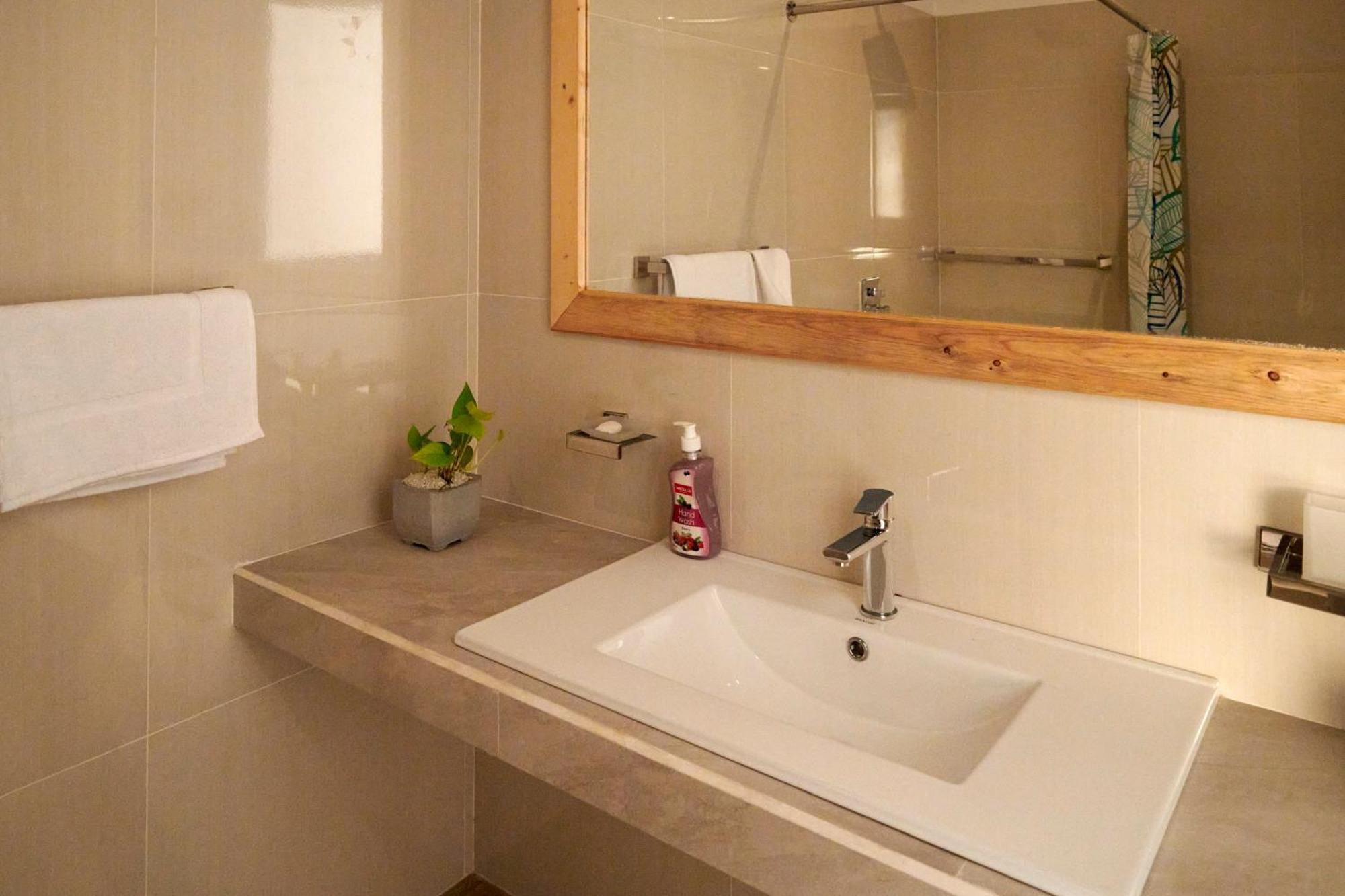 Kings Bay Beach Resort Гале Екстериор снимка