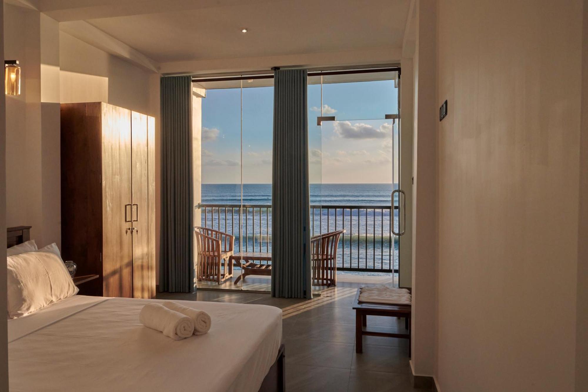 Kings Bay Beach Resort Гале Екстериор снимка