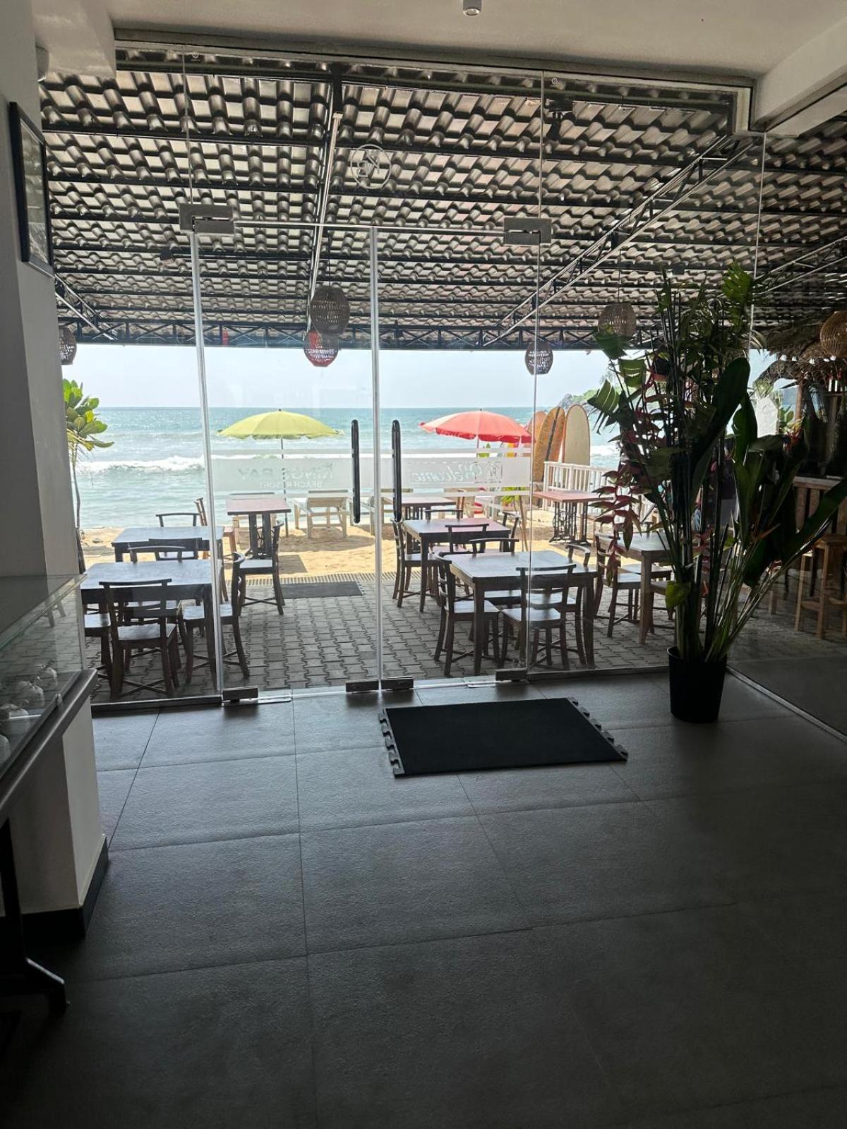 Kings Bay Beach Resort Гале Екстериор снимка