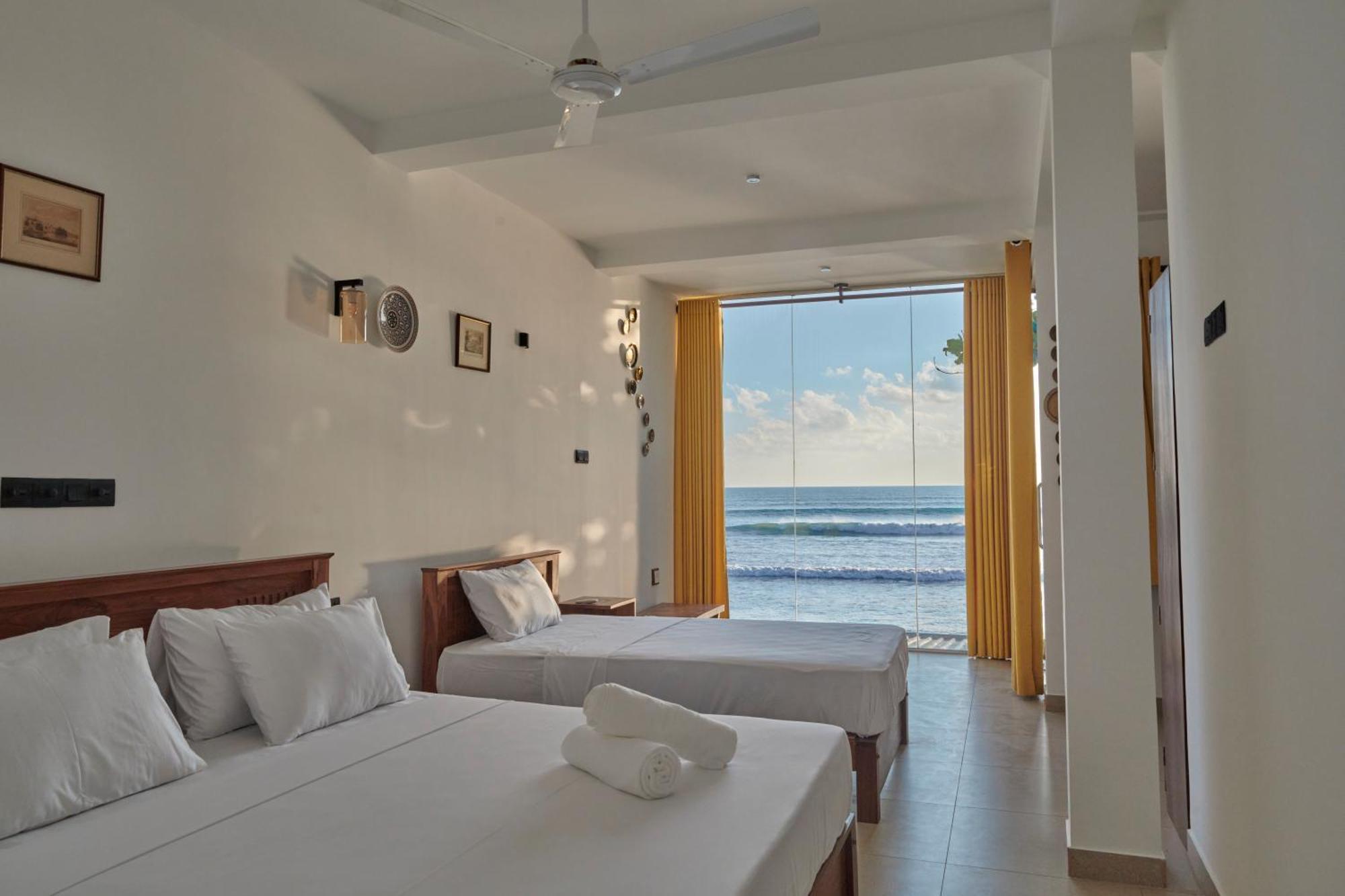 Kings Bay Beach Resort Гале Екстериор снимка