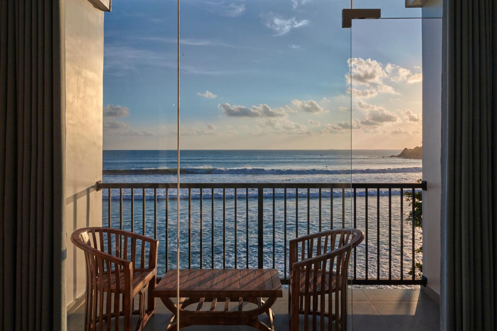 Kings Bay Beach Resort Гале Екстериор снимка