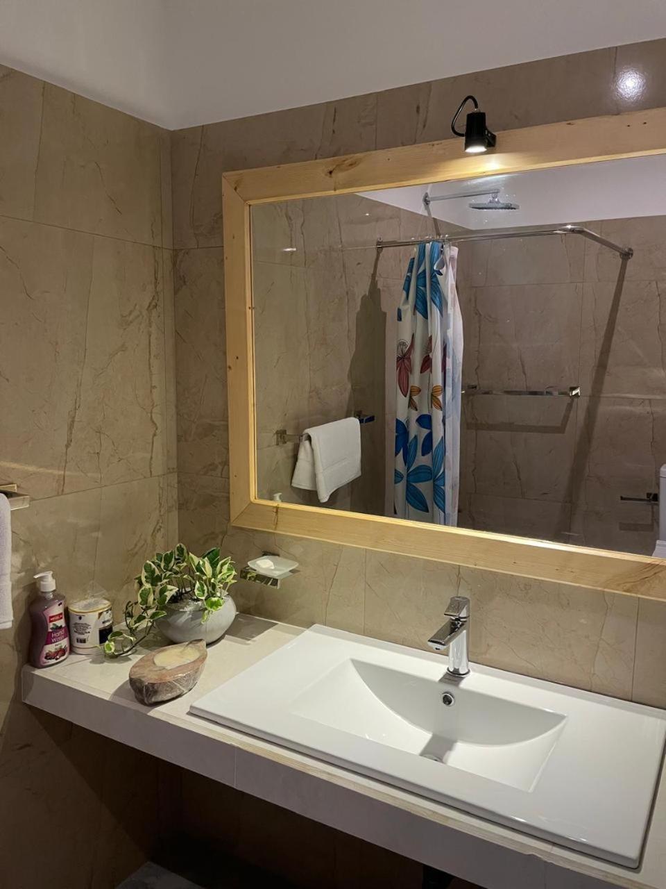 Kings Bay Beach Resort Гале Екстериор снимка