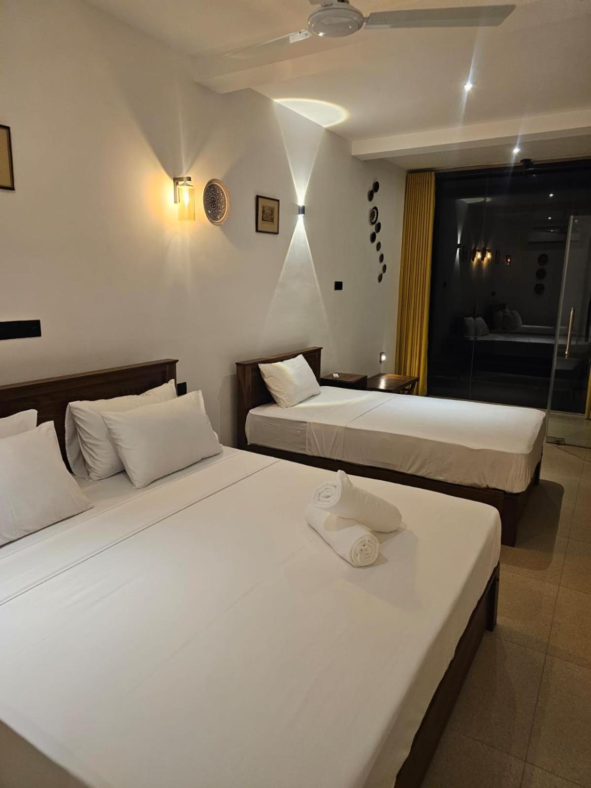 Kings Bay Beach Resort Гале Екстериор снимка