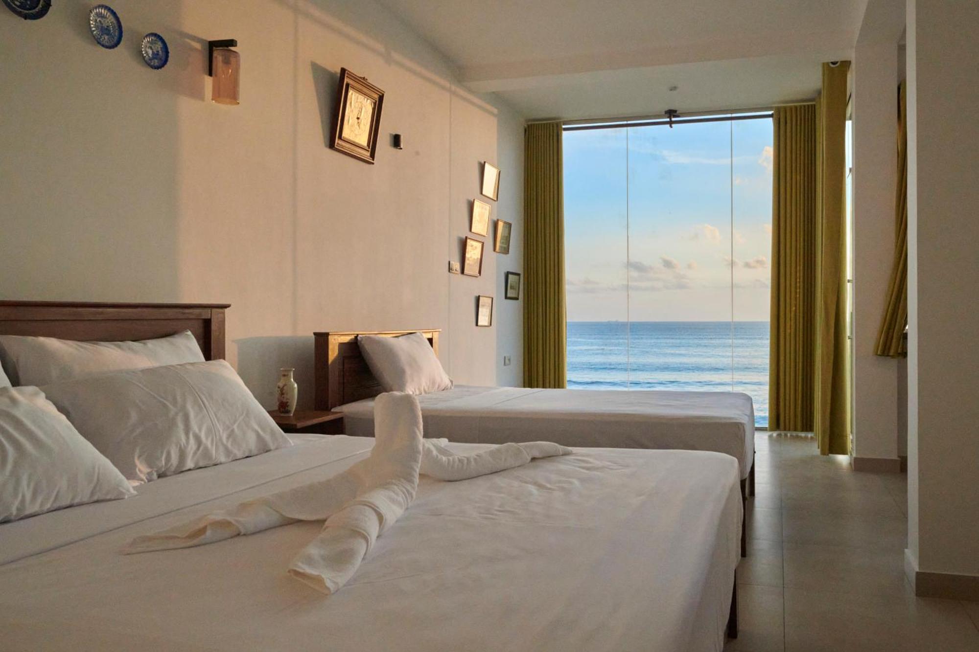 Kings Bay Beach Resort Гале Екстериор снимка